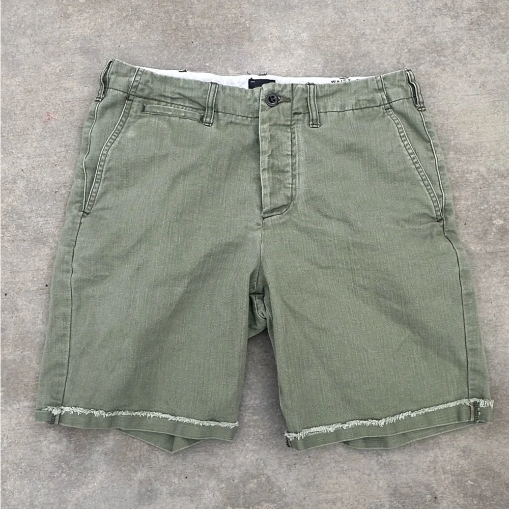 j.Crew men’s green shorts khaki carpenter golf 9 in inseam designer cuffed chino